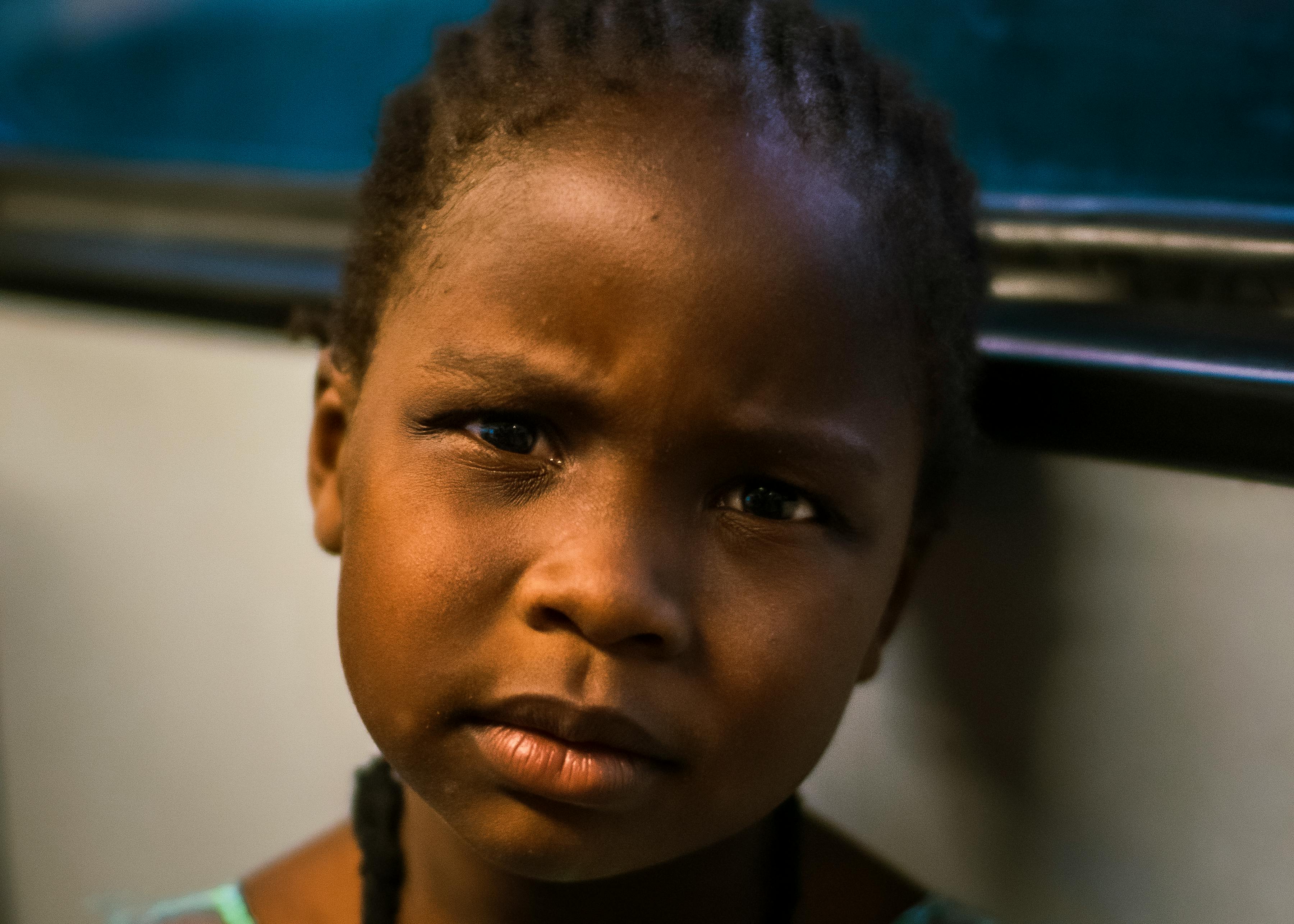 首屏推荐海报：悬疑与情感交织的高关注影片